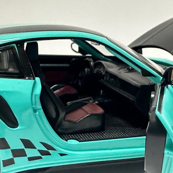 COPY - 1:24 2020 Porsche 911 Turbo S Diecast With Headlight & Tailight LEDS Blu… - Picture 5 of 8